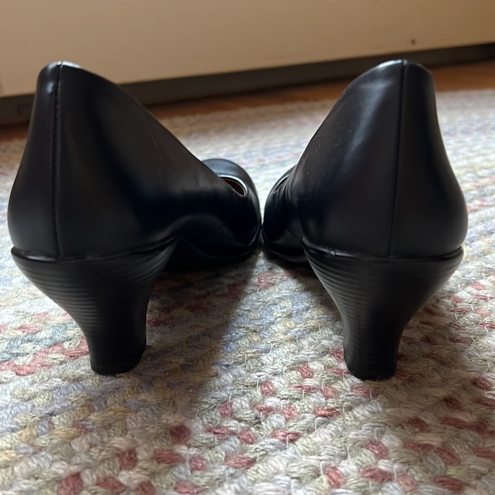 Softspots black leather pumps, size 9.5W. NWOT - Picture 4 of 10